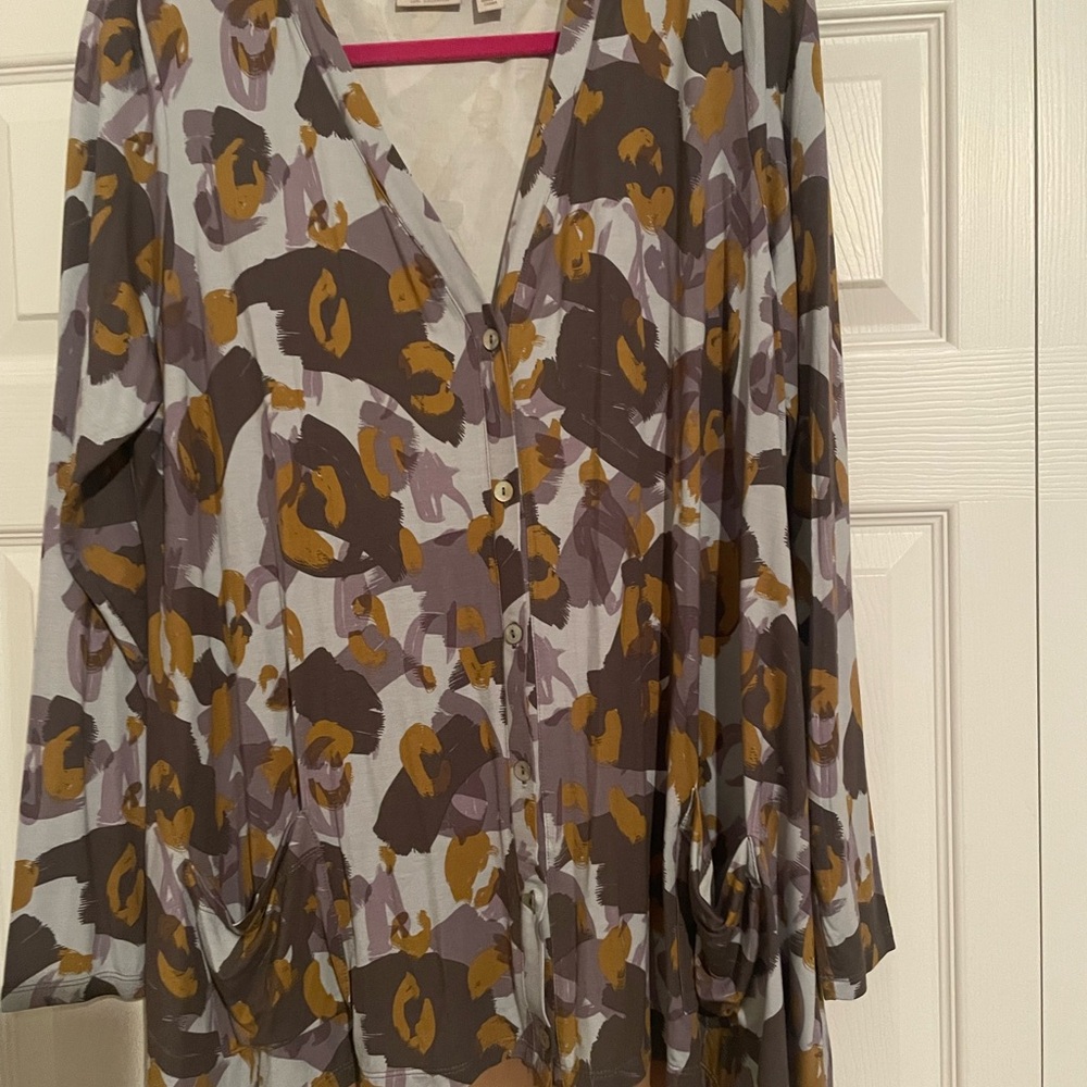 LOGO ABSTRACT BUTTON FRONT CARDIGAN-  L- New Without Tag